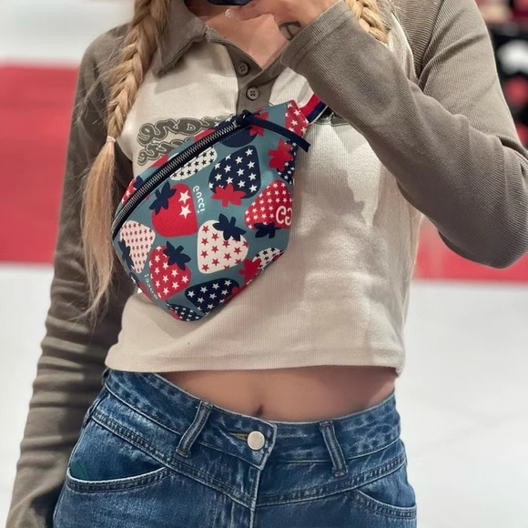 New GUCCI Strawberry Star Print children’s Fanny pack waist Belt Bag - Picture 11 of 11